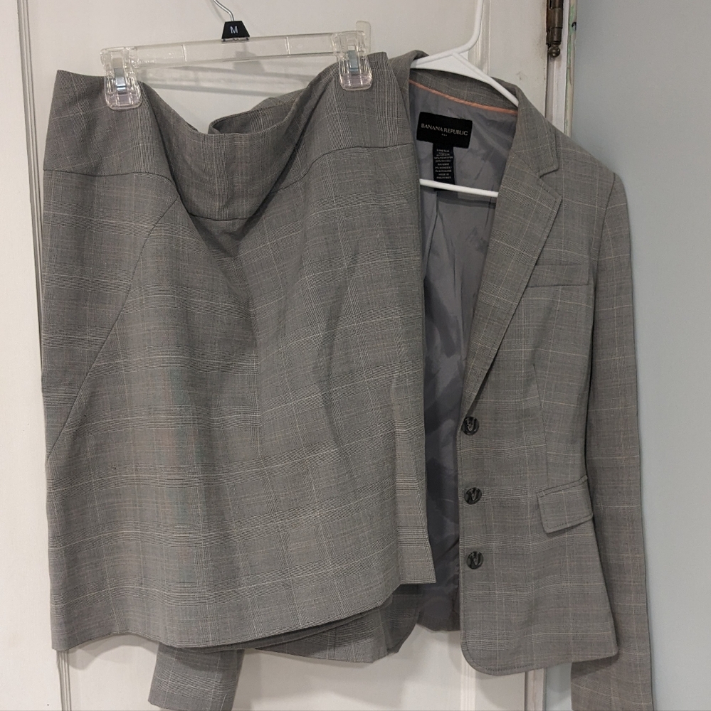 Banana Republic skirt suit. Skirt and blazer, 8